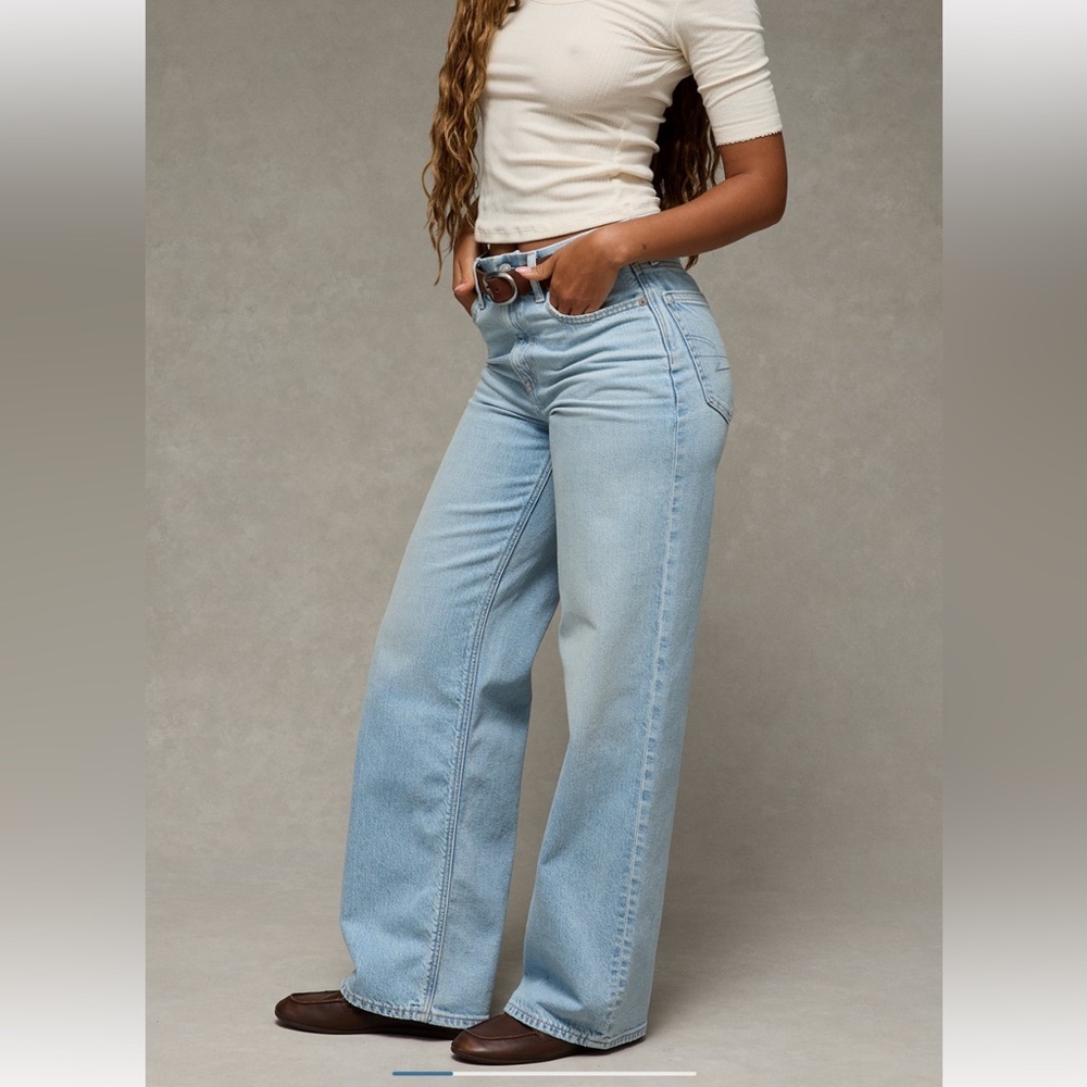 American Eagle Outfitters Light Blue Women's Straight Leg Jeans - Picture 2 of 10